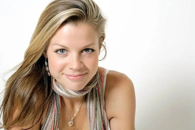 Stephanie Lemelin - Biography