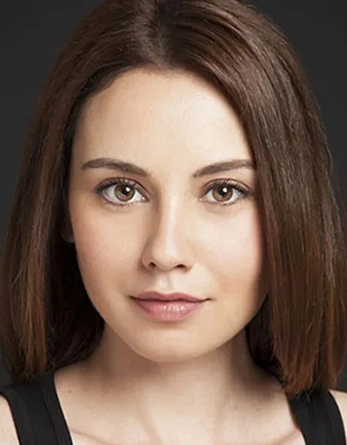 Tuğçe Kumral Biography: Age, Height, Net Worth, Parents, Brother, TV Shows, Career, Partner