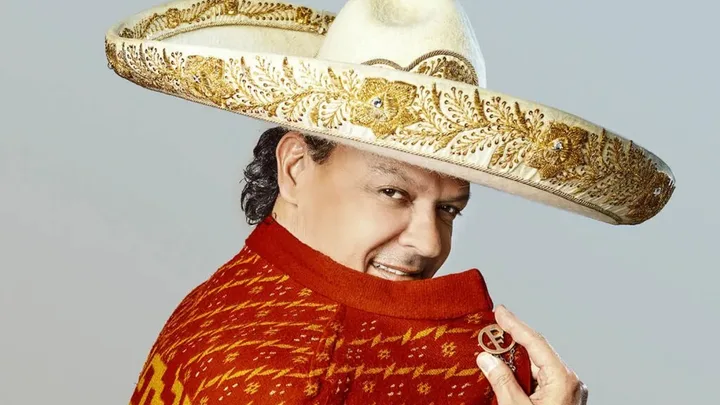 Pedro Fernández Biography: Age, Wife, Net Worth, Kids, Songs, Movies & TV Shows