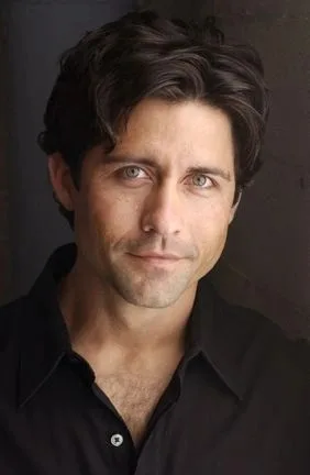 Byron Thames - Biography