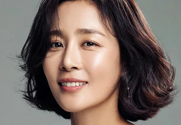 Moon Jeong-hee Biography: Husband, Age, Height, Net Worth, Parents, Movies & TV Shows