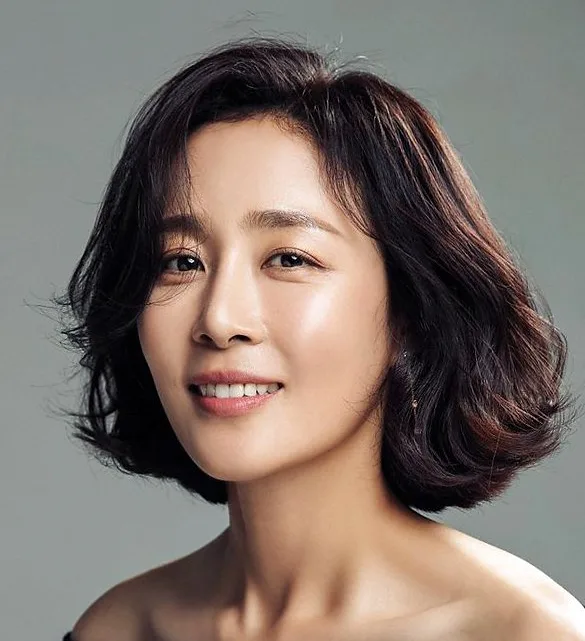 Moon Jeong-hee Biography: Husband, Age, Height, Net Worth, Parents, Movies & TV Shows