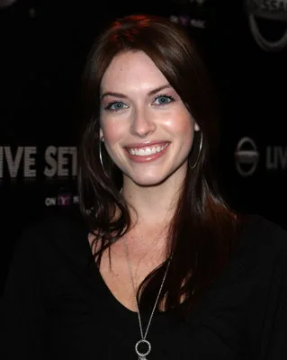 Kim Smith Biography: Net Worth, Parents, Boyfriend, Movies, TV Shows, Age, Height, Ethnicity, Real Name, Instagram