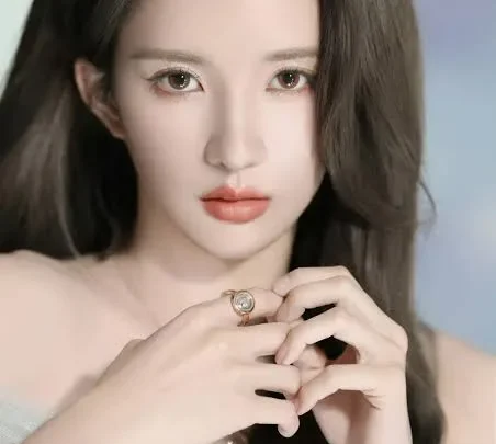 Liu Xiening Biography: Age, Boyfriend, Net Worth, Height, Songs, Parents, Movies