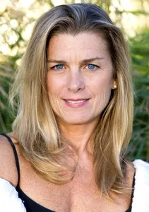 Fiona Hutchison - Biography
