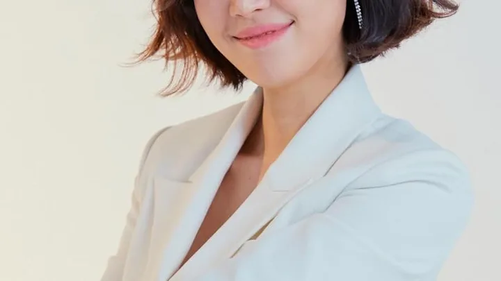 Shin Dong-mi Biography: Husband, Age, Height, Net Worth, Parents, Movies & TV Shows
