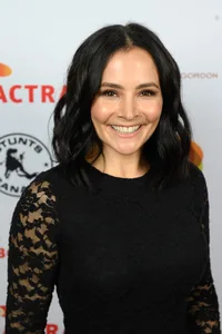 Sarah Edmondson - Biography