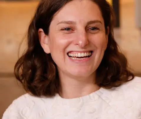 Gillian Robespierre Biography: Age, Net Worth, Height, Siblings, Religion, Parents, Books, Movies, Husband, Daughter