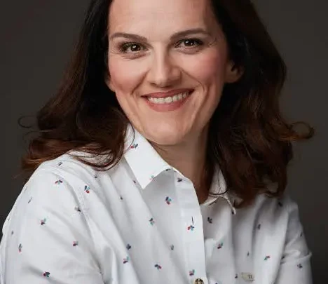Dubravka Drakic Biography: Books, Husband, Kids, Religion, Parents, Height, Age, Net Worth, Siblings, Ethnicity