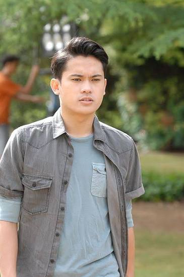 Hill Zaini Biography: Age, Net Worth, Siblings, Religion, Parents, Height, Movies, TV Series, Songs, Wife
