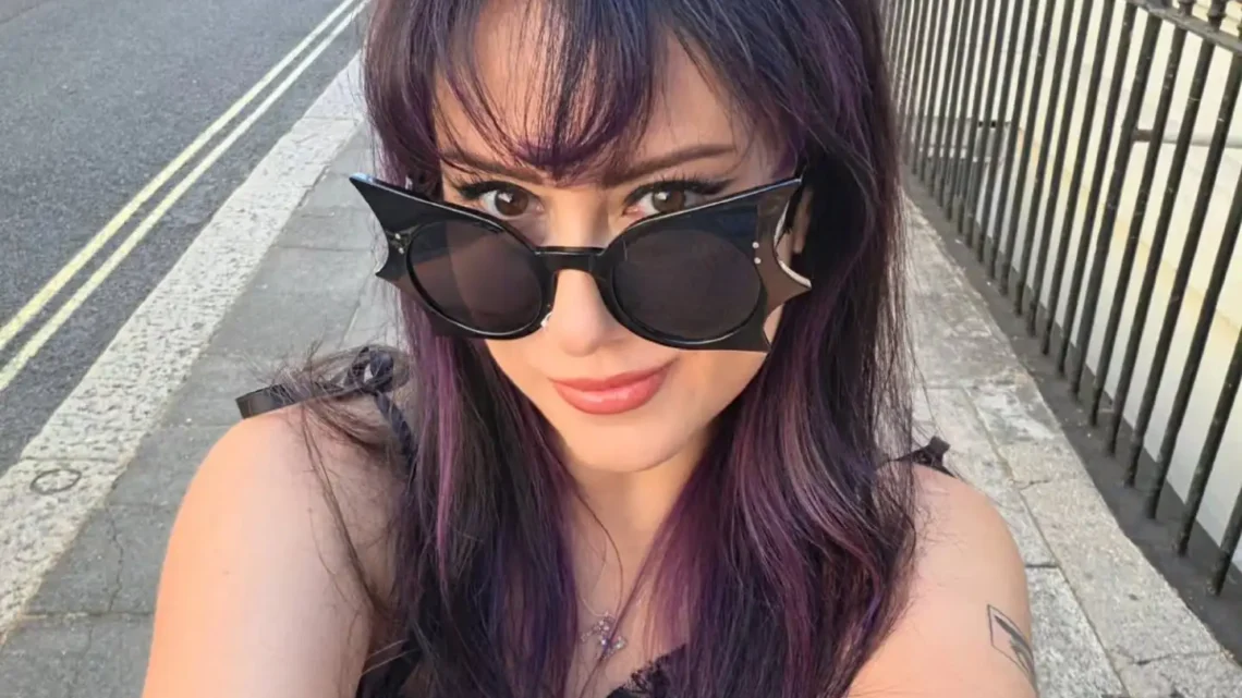 Işıl Işık Biography: Books, YouTube, Net Worth, Siblings, Religion, Parents, Height, Age, Child, Husband
