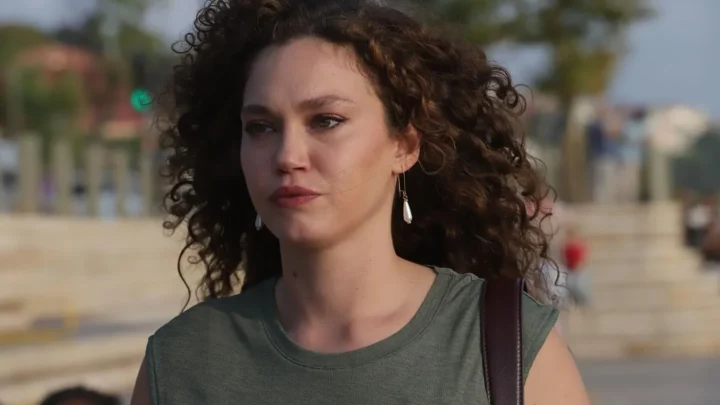 Melisa Şenolsun Biography: Siblings, Religion, Parents, Height, Age, Net Worth, Films, TV Series, Boyfriend, Awards