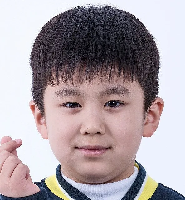 Lee Ro-woon Biography: Net Worth, Siblings, Age, Movies, Girlfriend, Nationality, Parents, Height