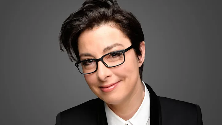 Sue Perkins Biography: Parents, Movies, Siblings, Age, Height, Net Worth, TV Shows, Family