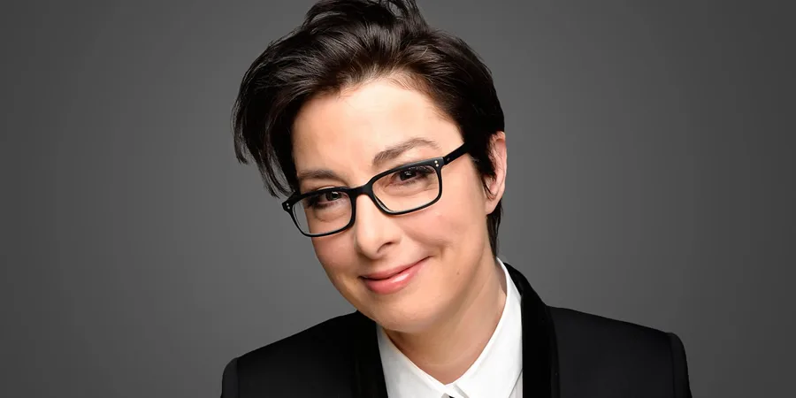 Sue Perkins Biography: Parents, Movies, Siblings, Age, Height, Net Worth, TV Shows, Family