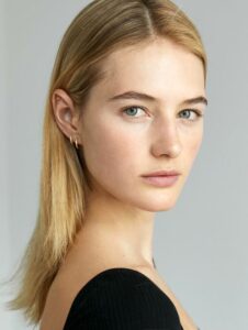 Sanne Vloet - Biography