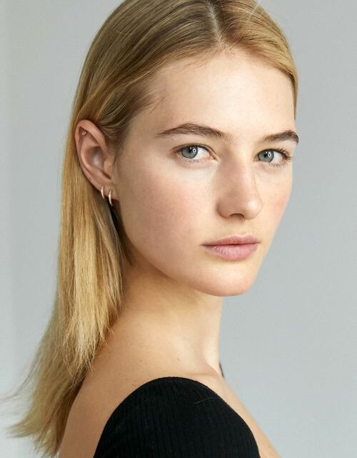 Sanne Vloet Biography: Age, Husband, Height, Net Worth, Parents, Brother, Career, Izumi, Instagram