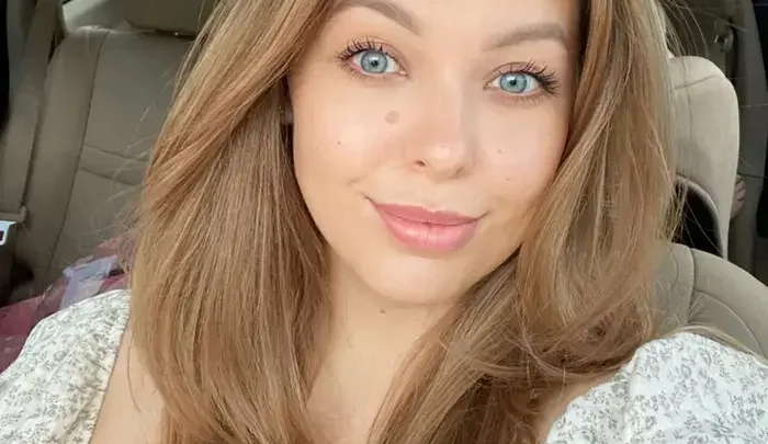Alexis Clark Biography: Age, Height, Net Worth, Parents, Boyfriend, Instagram, Career