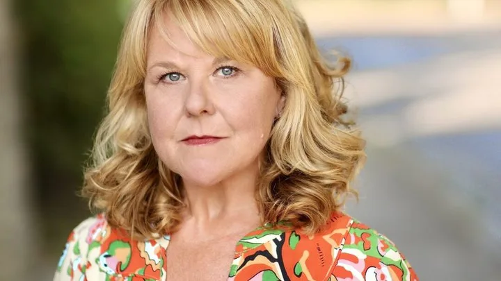 Wendi Peters Biography: Parents, Movies, TV ShowsAge, Husband, Kids, Height, Net Worth, Nationality