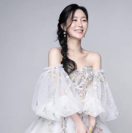 Lee Da-in Biography: Parents, Siblings, Height, Net Worth, Husband, Age, Kids, Movies, TV Shows, Nationality