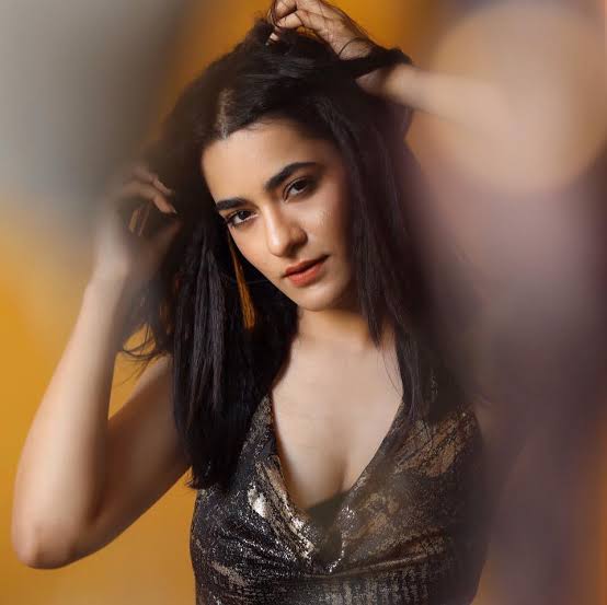 Akansha Sareen - Biography