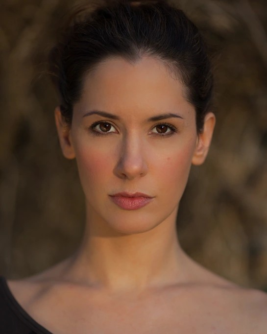 Thaila Zucchi - Biography