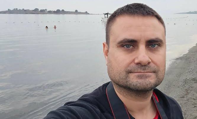 Efe Aydal Biography: YouTube, Movies, Net Worth, Age, Wife, Parents, Height, Books, Instagram