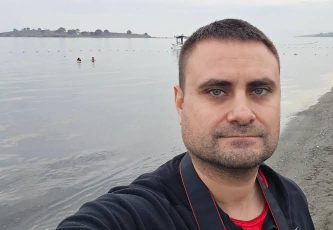 Efe Aydal Biography: YouTube, Movies, Net Worth, Age, Wife, Parents, Height, Books, Instagram