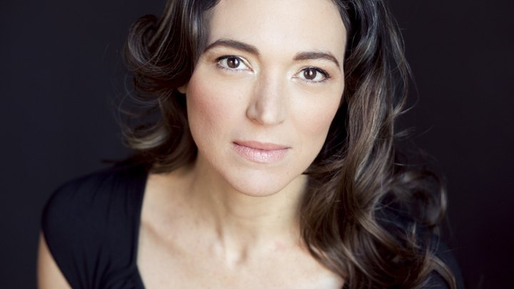 Elizabeth Laidlaw Biography: Net Worth, Parents, Movies & TV Shows, Husband, Age, Son, Height, Instagram,