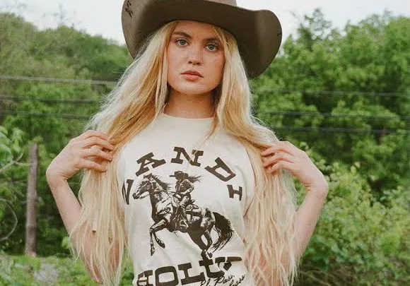 Zandi Holup Biography: Age, Parents, Boyfriend, Kids, Height, Net Worth, Songs, Albums & Movies, TikTok, YouTube