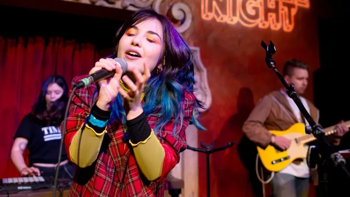 EZI Biography: Tours, Songs, Album, Age, Parents, Kids, Height, Fiancé, Net Worth, Awards, Movies