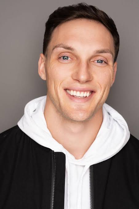 Steven Van Tiflin - Biography