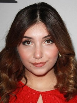Jennessa Rose - Biography