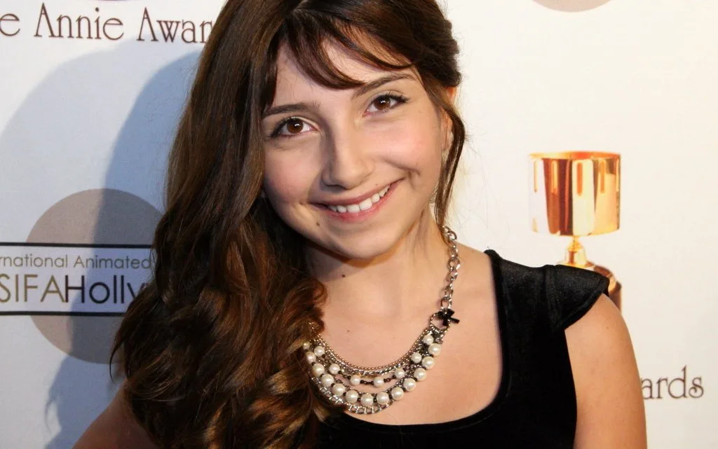 Jennessa Rose Biography: Boyfriend, Songs, Height, Siblings, Net Worth, Age, Parents, Movies, Voice Roles