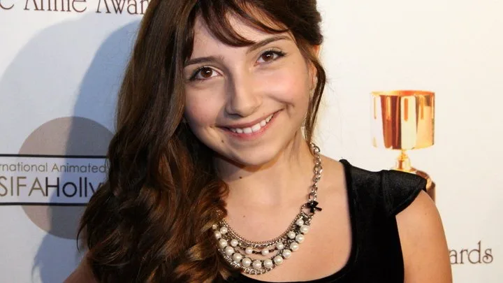 Jennessa Rose Biography: Boyfriend, Songs, Height, Siblings, Net Worth, Age, Parents, Movies, Voice Roles