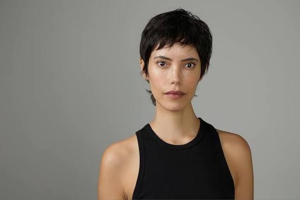Chloé Hirschman - Biography