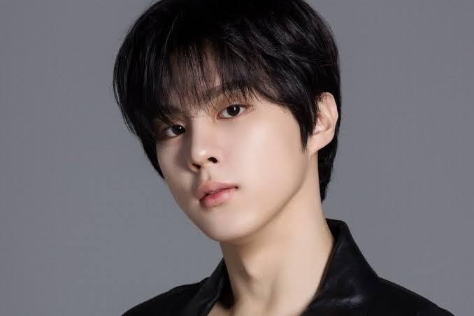 Kim Woo-seok - Biography