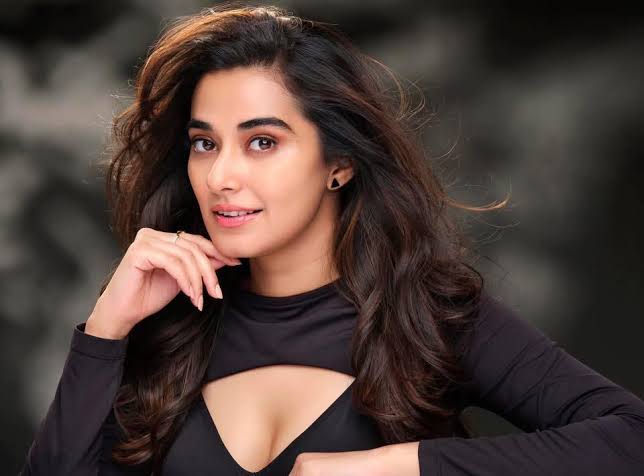 Stefy Patel Biography: Instagram, Age, Net Worth, Movies Parents, Siblings, Fiancé, Height, Beauty Pageant