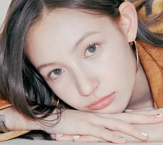 Yi Hani - Biography