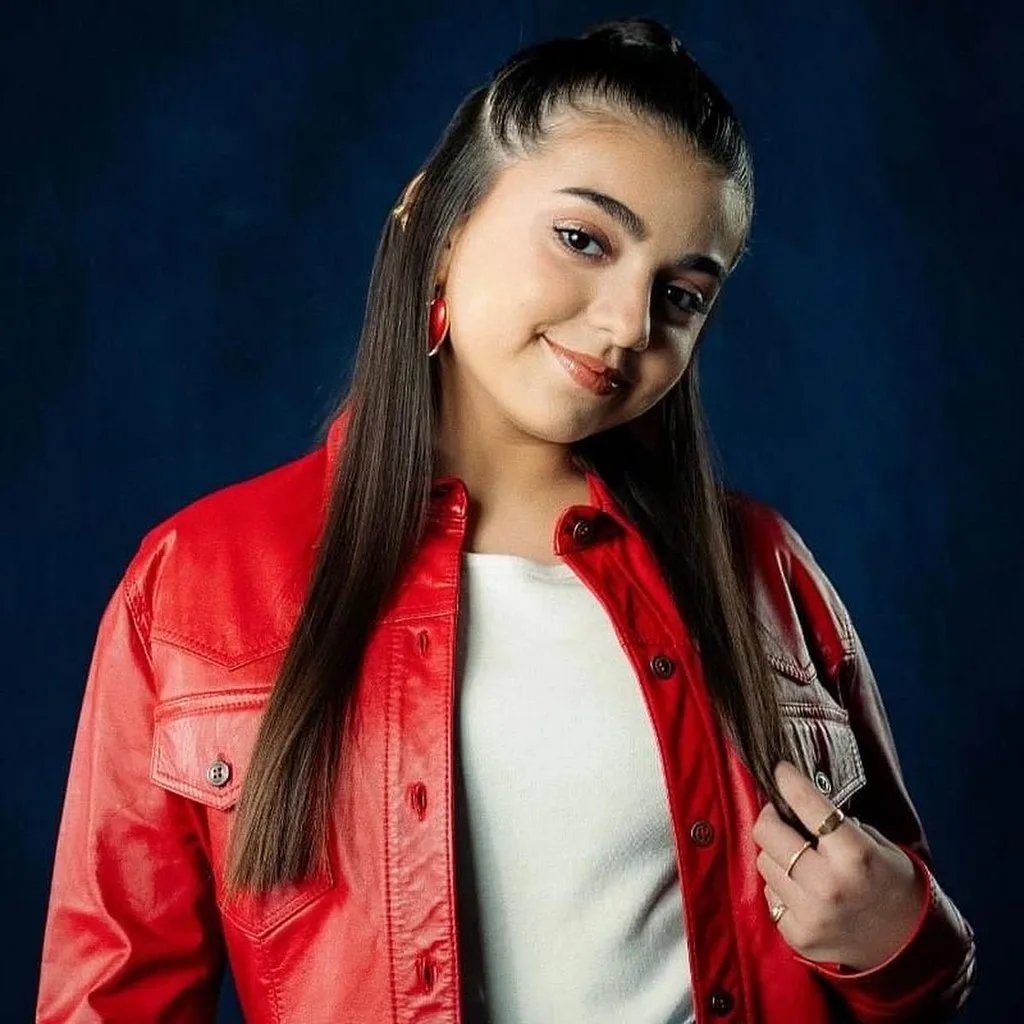 Alma Zarza - Biography