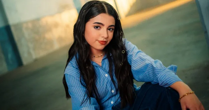 Alma Zarza Biography: Age, Parents, Siblings, Net Worth, Songs, Boyfriend, Albums, Concerts, Universal Music