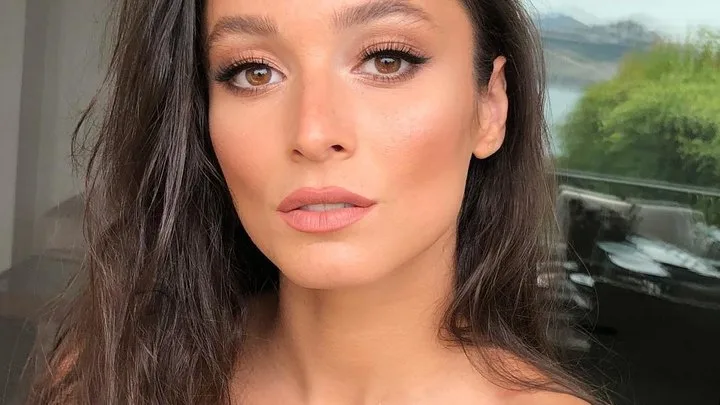 Ayşe Özdemir Biography: Husband, Parents, Height, Net Worth, Age, Songs, Movies & TV Shows, Beauty Pageant, Instagram