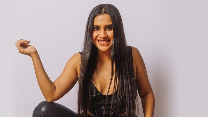 Nikhita Gandhi Biography: Boyfriend, Parents, Height, Net Worth, Songs, Age,  Albums, Movies, YouTube, Concerts