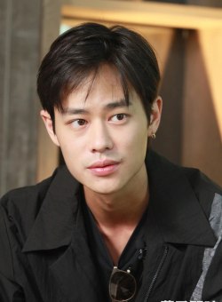 Teng-Hung Hsia - Biography