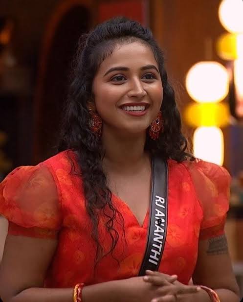 RJ Ananthi - Biography