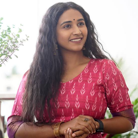RJ Ananthi Biography: Net Worth, Movies, Age, Boyfriend, Parents, Sibling, Height, Instagram