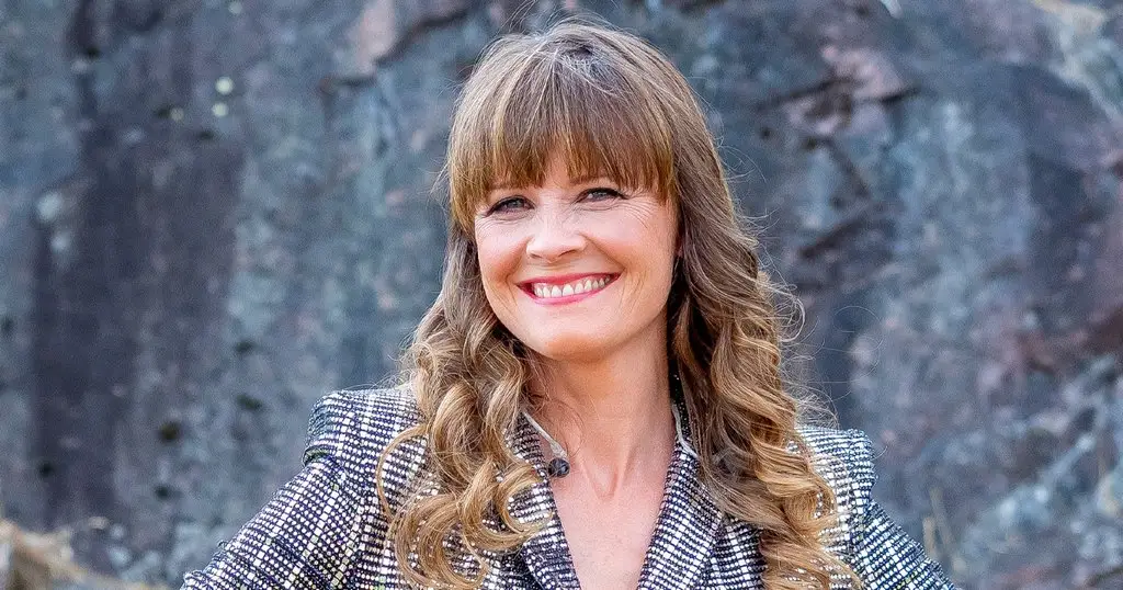 Lisa Stokke - Biography