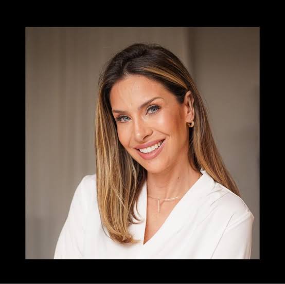 Lisi Benitez - Biography