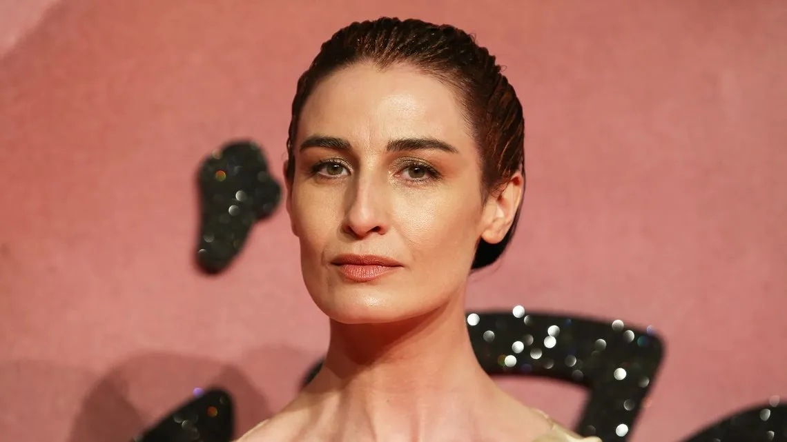 Erin O’Connor Biography: Partner, Age, Sons, Height, Net Worth, Parents, Siblings, MBE & Model Sanctuary