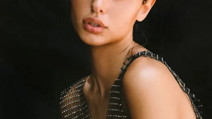 Isabella Elei Biography: Age, Height, Net Worth, Boyfriend, Parents, Career, Bad Bunny